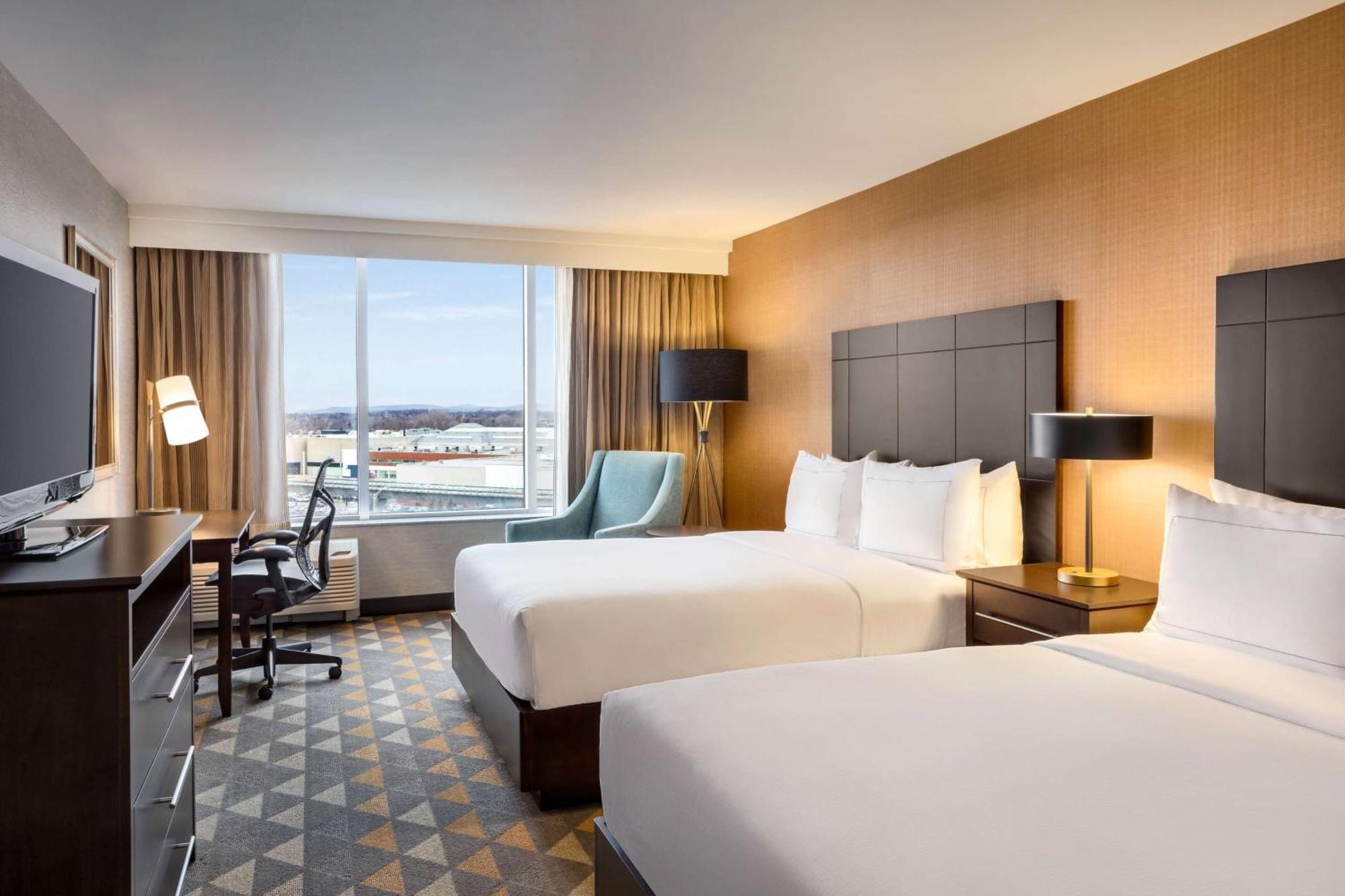 Doubletree By Hilton Pointe Claire Montreal Airport West Hotel Екстериор снимка